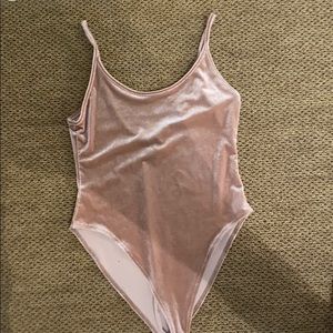 VELVET BODYSUIT FOREVER 21 MEDIUM